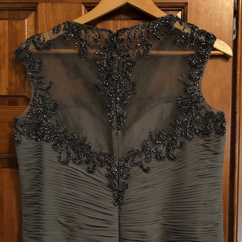 Elegant Sleeveless Gray Dress with Beaded Accents - Picture 9 of 10